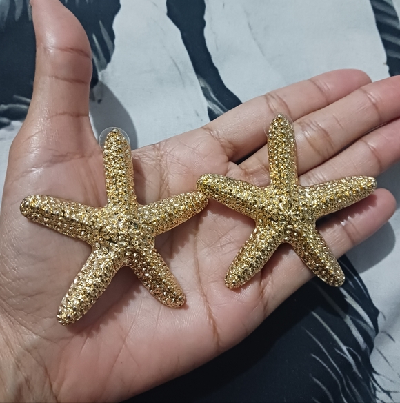 NEW Women Fashion Gold Big Starfish Stud Earrings - Picture 2 of 8